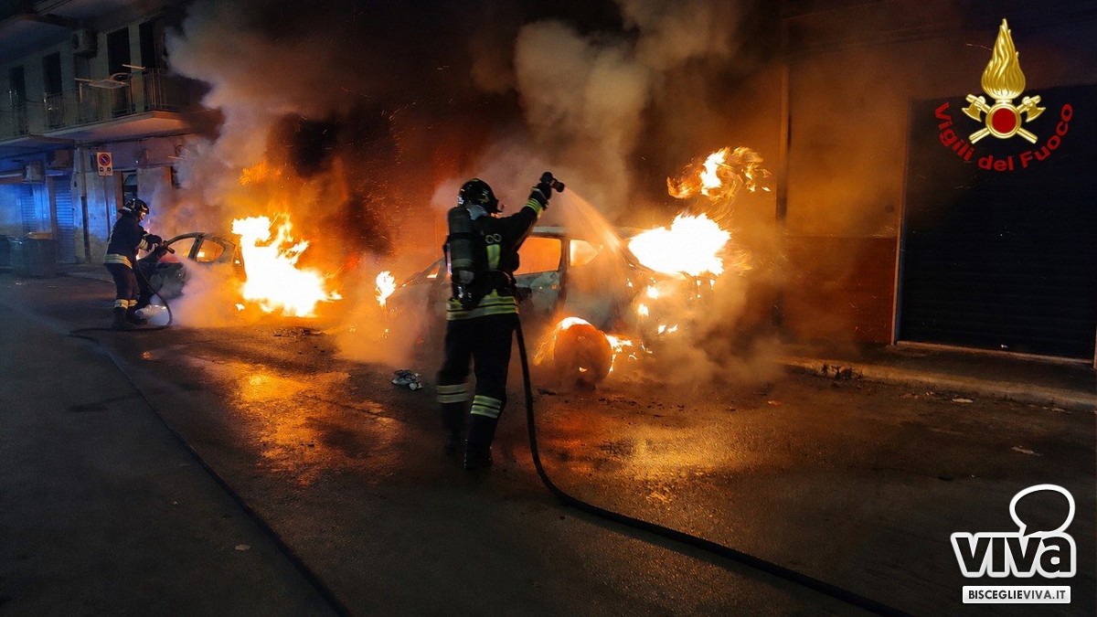 Due auto incendiate nella notte in via Dieta delle Puglie