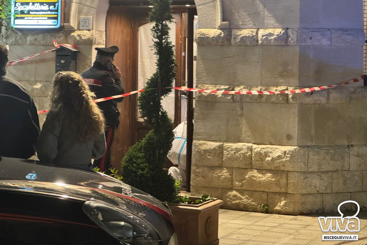 Spari all’interno di un ristorante