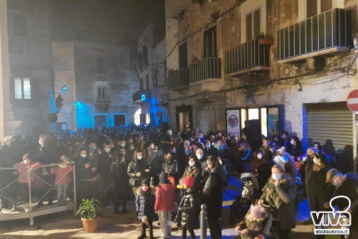 Massiccia partecipazione all'inaugurazione de Il Borgo del Natale a Bisceglie