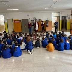 La maschera di Don Pancrazio Cucuzziello tra i banchi dell'istituto San Giovanni Bosco di Bisceglie