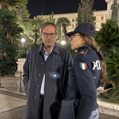 Controlli della Polizia e dei Carabinieri in piazza Vittorio Emanuele II
