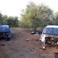 Le carcasse delle due auto rubate a Bisceglie