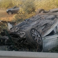 Auto si ribalta sulla Bisceglie-Andria, due feriti