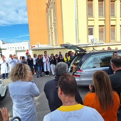 L'ultimo abbraccio dell'ospedale "Vittorio Emanuele II" al dottor Precchiazzi