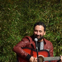 Federico Zampaglione durante il set in acustico a Bisceglie