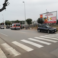 Giovane ciclista cade in via Federico II di Svevia