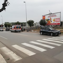 Giovane ciclista cade in via Federico II di Svevia