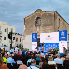 "Libri nel Borgo Antico", il prof. Moschetta e il sottosegretario Gemmato sul palco di Bisceglie