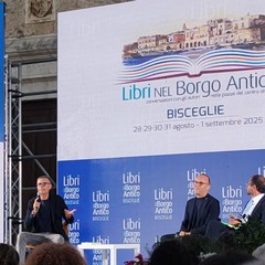 "Libri nel Borgo Antico", il prof. Moschetta e il sottosegretario Gemmato sul palco di Bisceglie