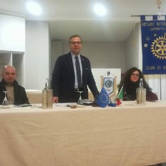 Al Rotary di Bisceglie, presentazione del libro del prof. Gianfranco Longo