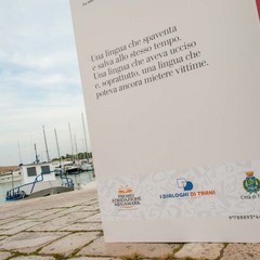 Cinque libri giganti sul porto di Trani per il premio "Fondazione Megamark-Incontri di dialoghi"