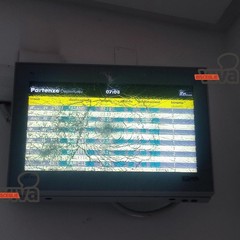 Monitor rotto alla stazione di Bisceglie