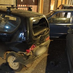 Bisceglie: sbanda e colpisce tre auto in sosta