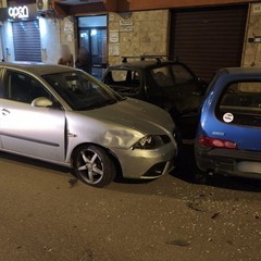 Bisceglie: sbanda e colpisce tre auto in sosta