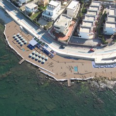 Rendering del progetto per una spiaggia libera con servizi a Bisceglie