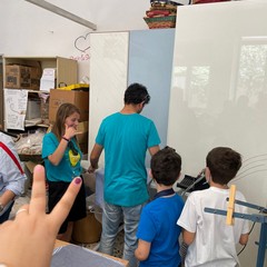 Bisceglie, visita dell'équipe diocesana dei ragazzi in Sartoria sociale