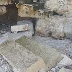 scale di accesso spiaggia La Grotta JPG