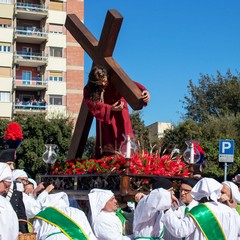Venerdì Santo a Bisceglie, le emozioni dell'Incontro fra Gesù e la Madonna Addolorata
