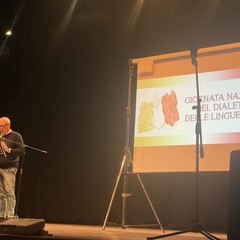 Uccio Carelli con U n nne e u telefon ne di Demetrio Rigante