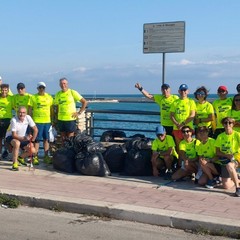 Bisceglie Running ripulisce la spiaggia del Macello