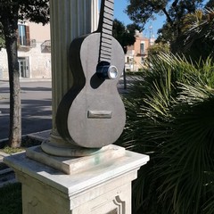 Monumento a Mauro Giuliani deturpato