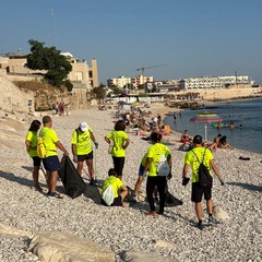 Bisceglie Running ripulisce la spiaggia del Macello