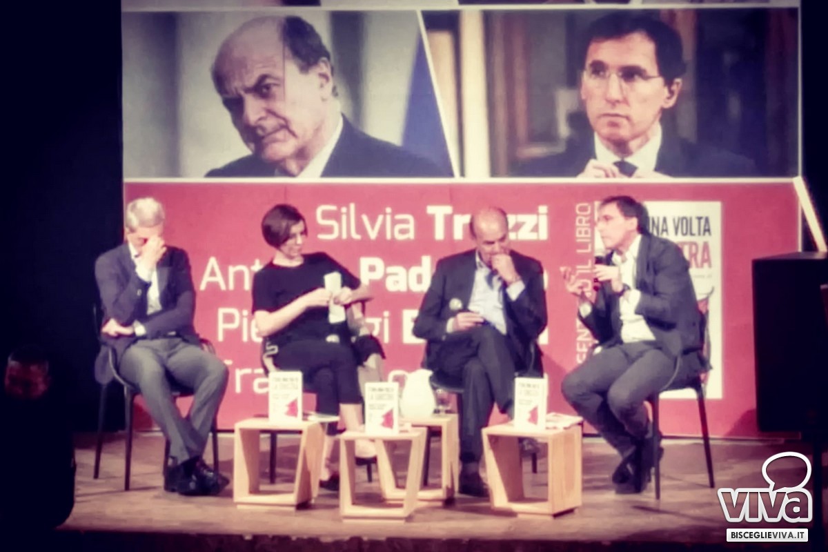 Pierluigi Bersani, Francesco Boccia, Silvia Truzzi e Antonio Padellaro sul palco delle Vecchie Segherie Mastrototaro di Bisceglie