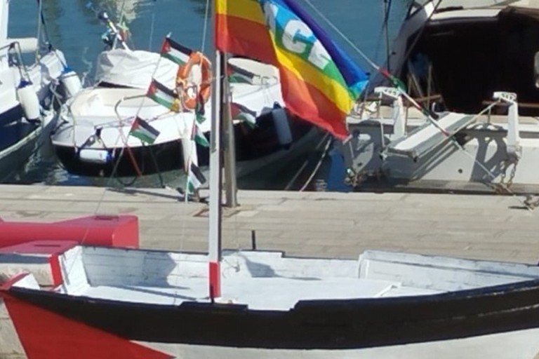 Presidio dell'Arci in via Nazario Sauro in sostegno della Global Sumud Flotilla