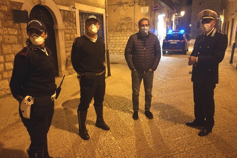 Agenti di Polizia Locale col Sindaco Angarano