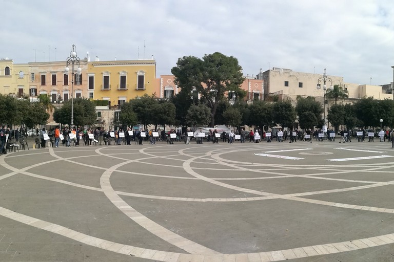 Manifestazione dei commercianti in piazza Vittorio Emanuele II