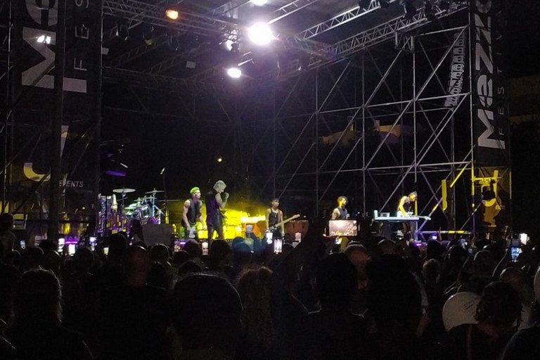 Achille Lauro in concerto all'Arena del Mare di Bisceglie