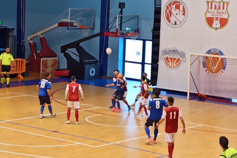 Fasi del match tra Futsal Barletta e Futbol Cinco Bisceglie