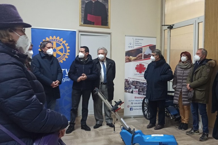 Rotary dona un montascale elettrico a Casa Barbiana