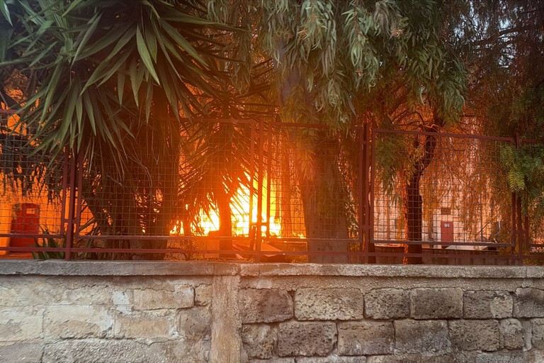 Incendio nella sede della Caritas di Bisceglie