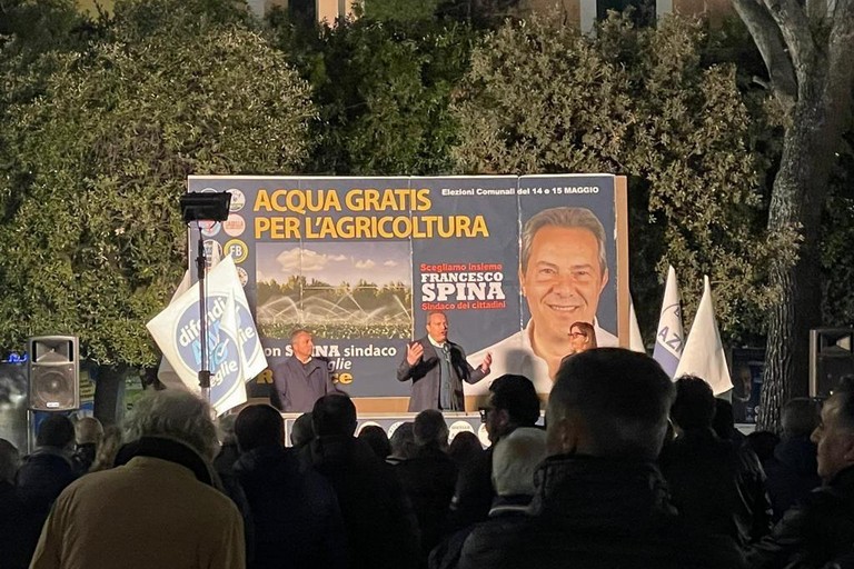 Bisceglie, comizio di Francesco Spina