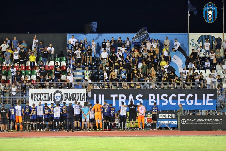 Protesta dei tifosi nerazzurri contro una squadra in difficoltà. <span>Foto Emmanuele Mastrodonato</span>