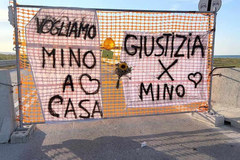 Striscione della famiglia Racanati: