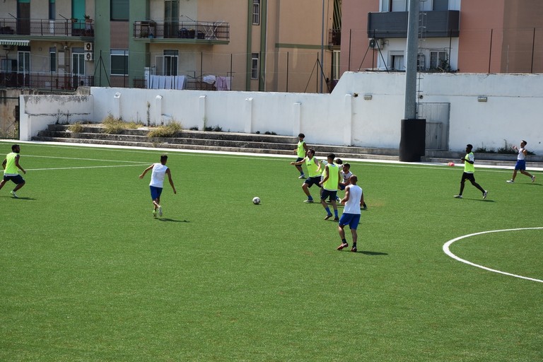 Un'azione di gioco dell'amichevole fra Unione e Don Uva. <span>Foto Luca Ferrante</span>