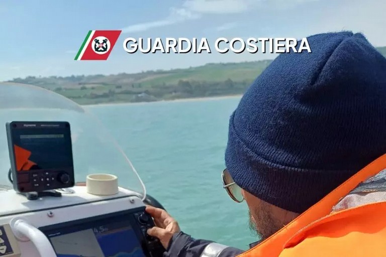 Ricerche per Mino Racanati nel fiume Trigno. <span>Foto Guardia Costiera</span>