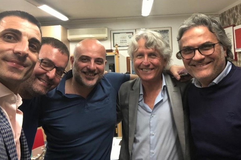 Aldo Papagni coi componenti della dirigenza dell'Unione Calcio Bisceglie