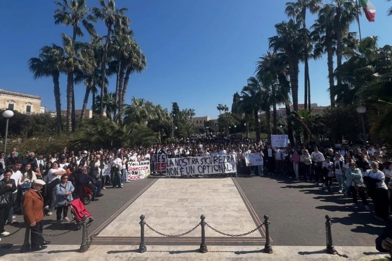 Gli studenti ricordano Alicia Amoruso: «Non la scorderemo, chiediamo sicurezza»