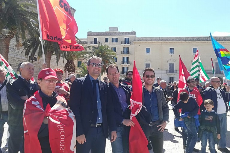 Il sindaco Angelantonio Angarano durante il corteo del primo maggio