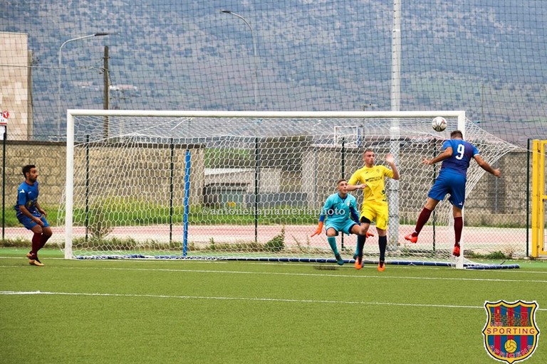 Il gol dell'1-0 messo a segno da Dipasquale. <span>Foto Antonella Pia Merla</span>