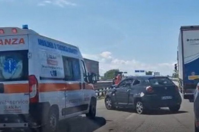 Tamponamento sulla statale 16 bis in territorio di Bisceglie