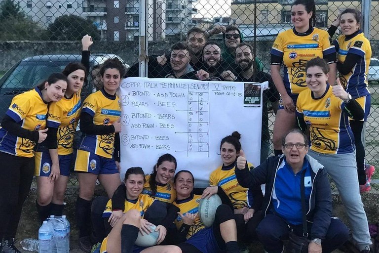 Il team femminile del Bees Rugby