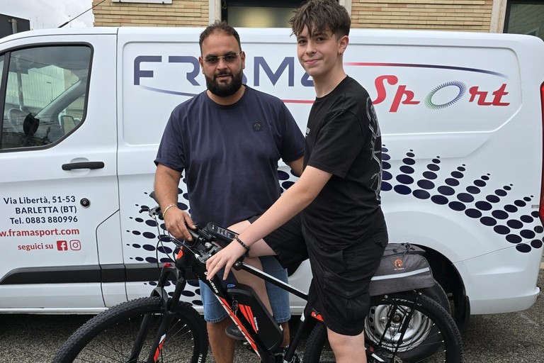 Arriva la bici nuova per Lorenzo grazie alla generosità di Francesco Lopolito