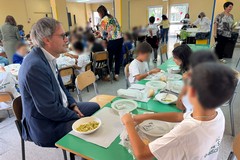 Al via il servizio mensa scolastica: il sopralluogo del sindaco al Cosmai