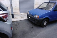Tentativo di furto di targhe automobilistiche in via Mazzini: un episodio che si ripete