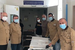 I pasticcieri biscegliesi fanno visita all'oncologico pediatrico di Bari - LE FOTO