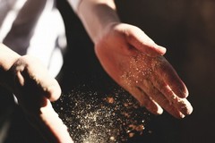 Impastare con amore: un laboratorio di cucina al Centro Diurno Alzheimer a Bisceglie
